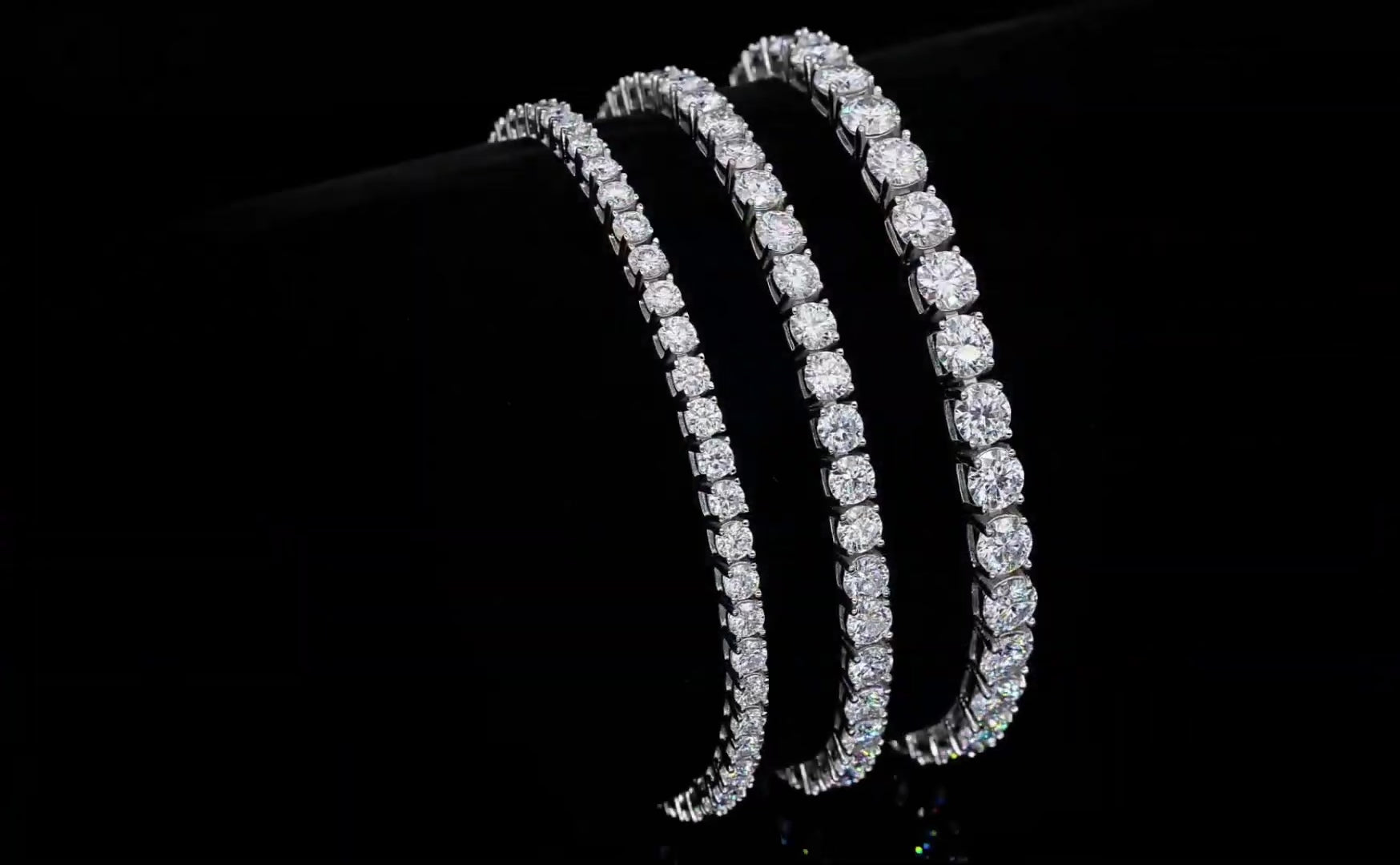 Classic 4 prongs tennis bracelet